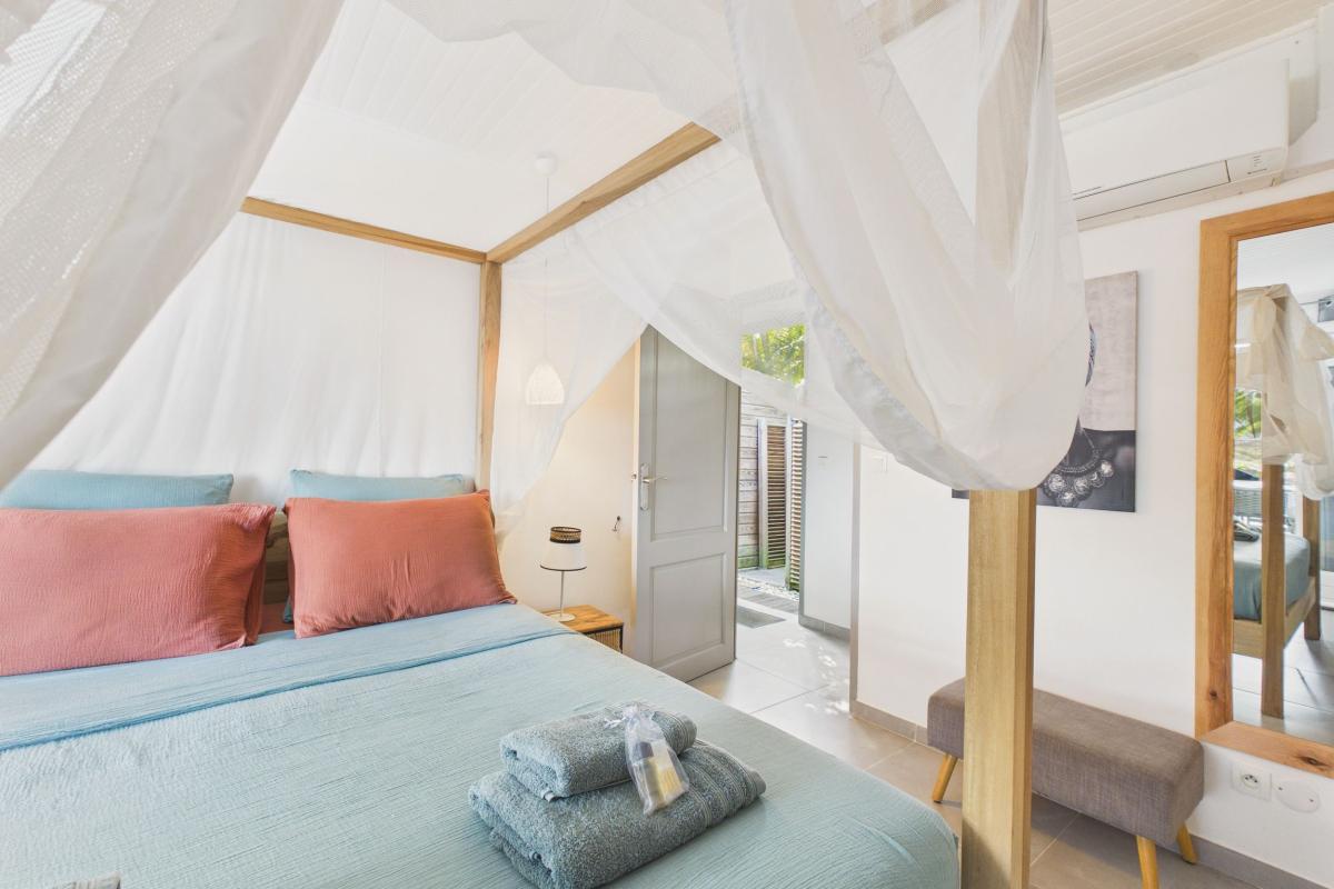 Location villa 10 personnes 5 chambres Martinique  - chambre 4 vue dehors